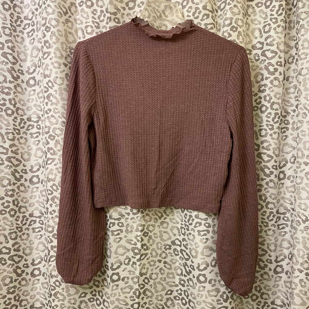 SUPER CUTE BLUSH PINK CROP! SIZE RUNS SMALL!!!!